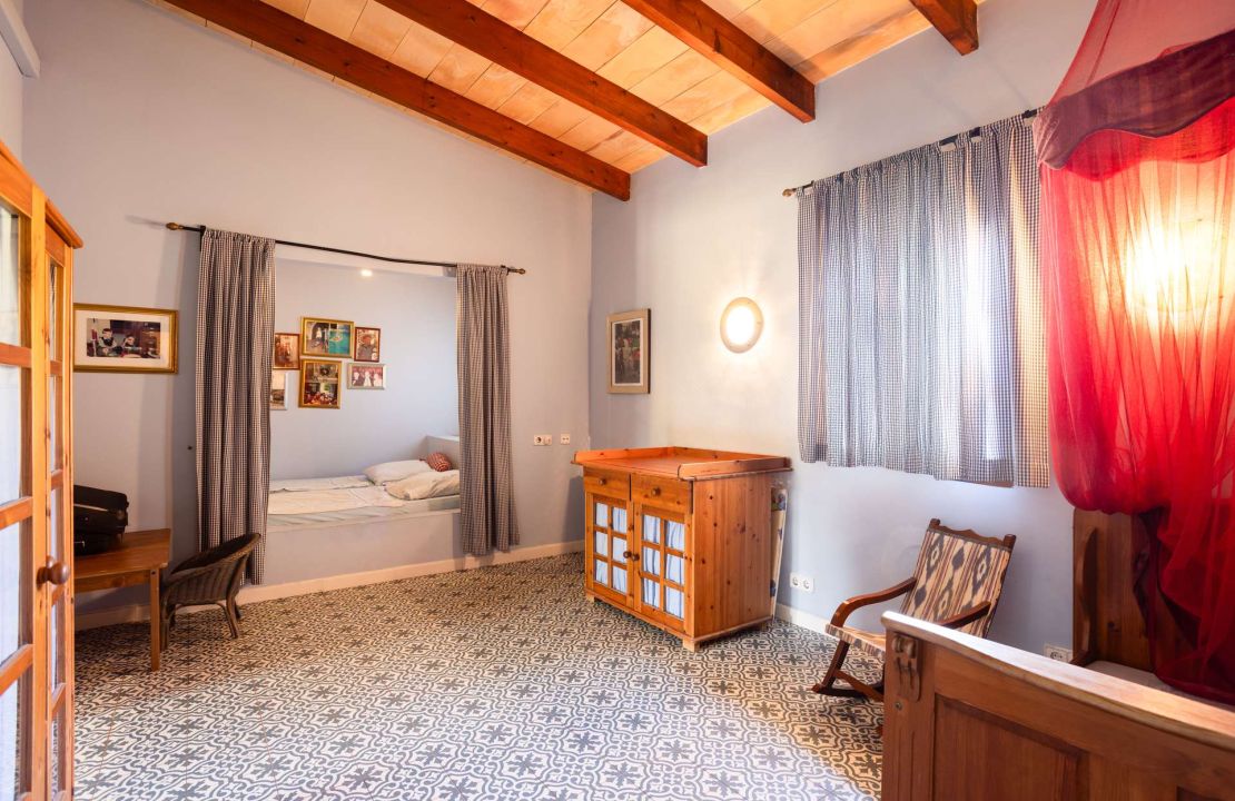 Charming Country Retreat near Campanet with Main House & Guesthouse